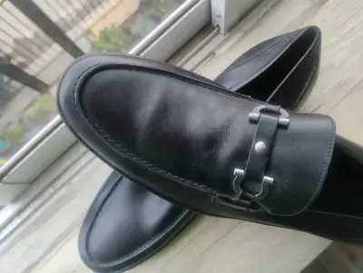 Mocasines Ferragamo de cuero negro para hombre - miniatura 6