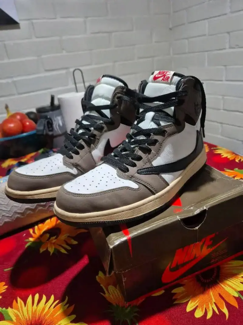 Jordan 1 Travis scoot - 5