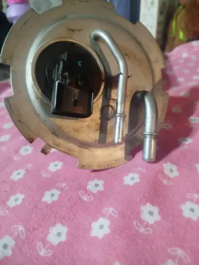 Bomba de combustible para auto usada - miniatura 2