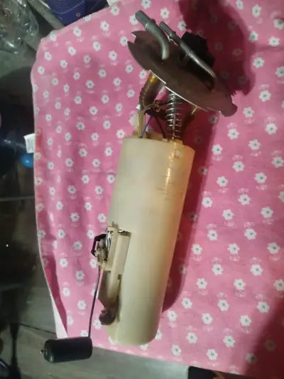 Bomba de combustible para auto usada - miniatura 4