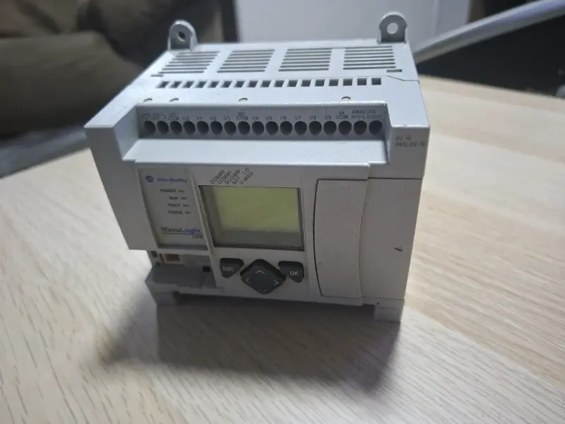 Controlador lógico programable Allen-Bradley MicroLogix 1100 - 1