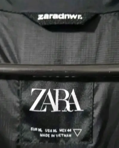 Chaqueta Puffer Zara DNWR Negra - XL - miniatura 4