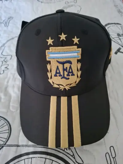 Gorra negra y blanca AFA con diseño bordado - miniatura 1