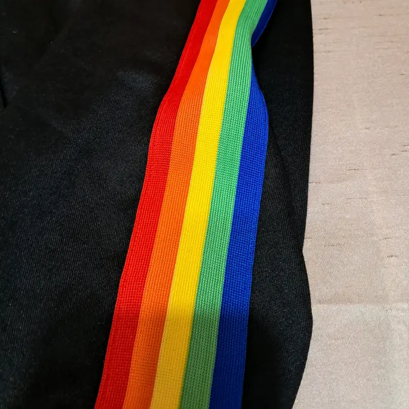 Pantalones deportivos negros con franjas arcoíris - 3
