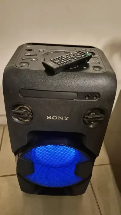 Equipo sonido Sony BT luces LED y control remoto - miniatura 1