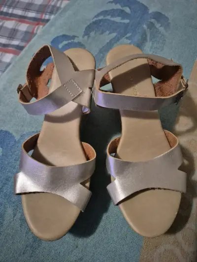 Sandalias de cuña plateadas para mujer - miniatura 1