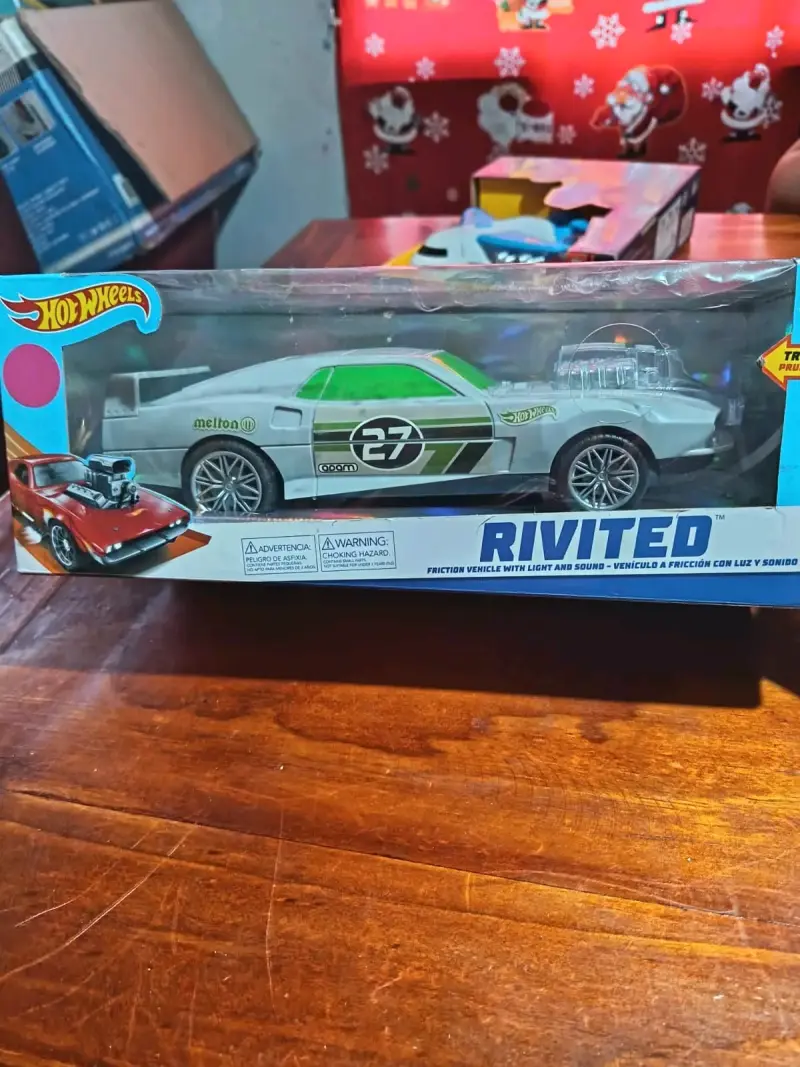 Auto de juguete Hot Wheels Rivited con luz y sonid - 1
