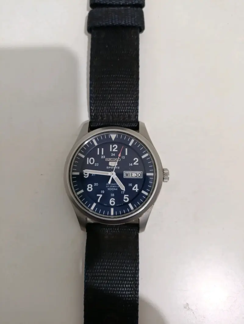 Reloj automático Seiko con correa azul - 3