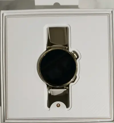 Huawei Watch GT 6 con correa blanca - miniatura 2