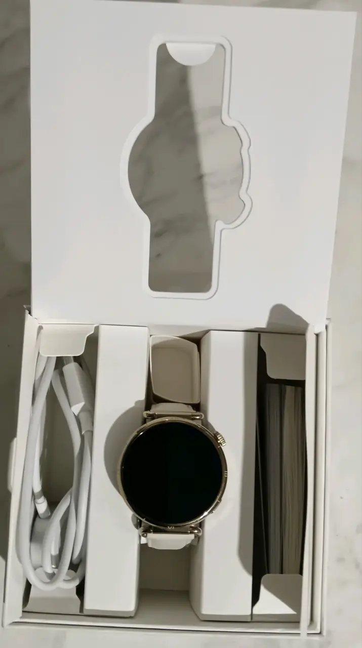 Huawei Watch GT 6 con correa blanca - 4
