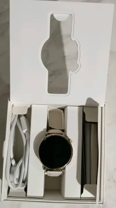 Huawei Watch GT 6 con correa blanca - miniatura 4