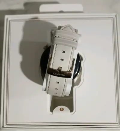 Huawei Watch GT 6 con correa blanca - miniatura 6