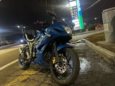 Moto Suzuki gsx150 2017 - miniatura 1