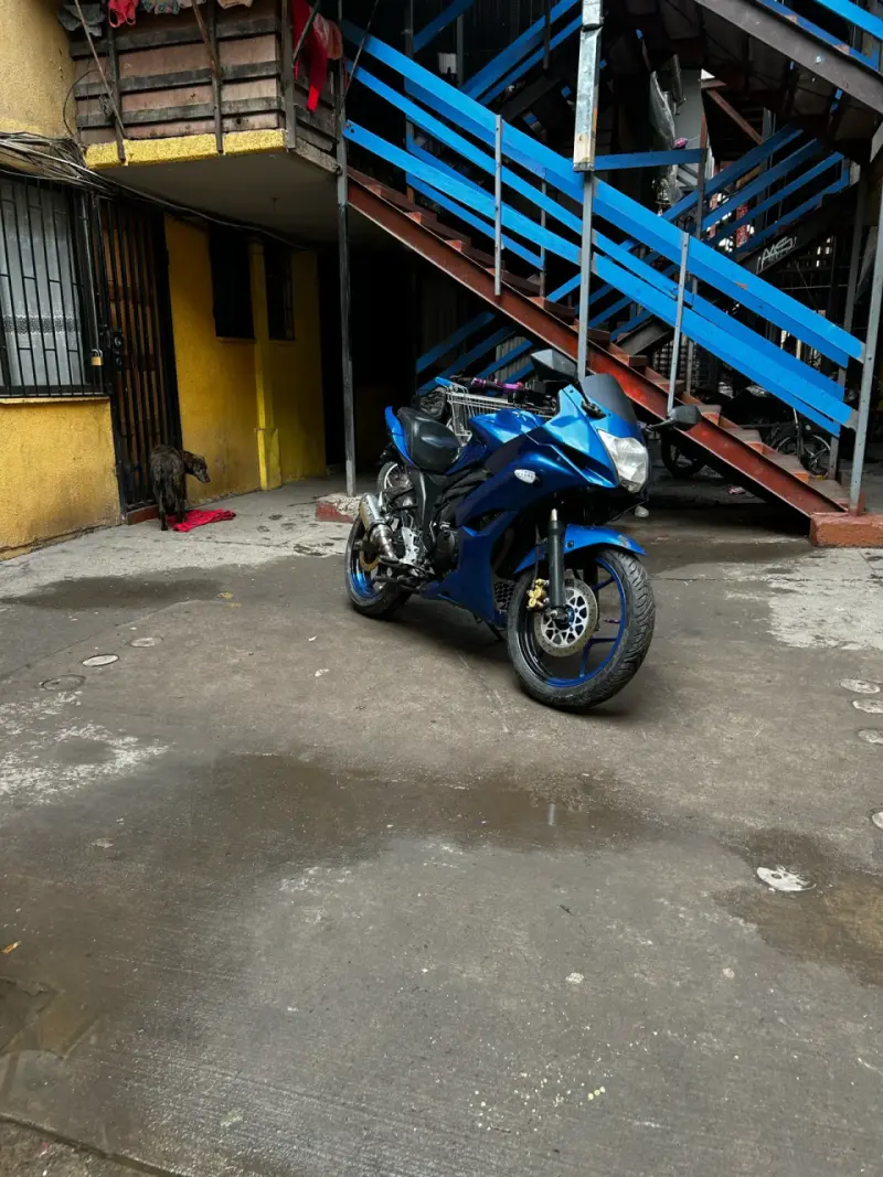 Moto Suzuki gsx150 2017 - 2