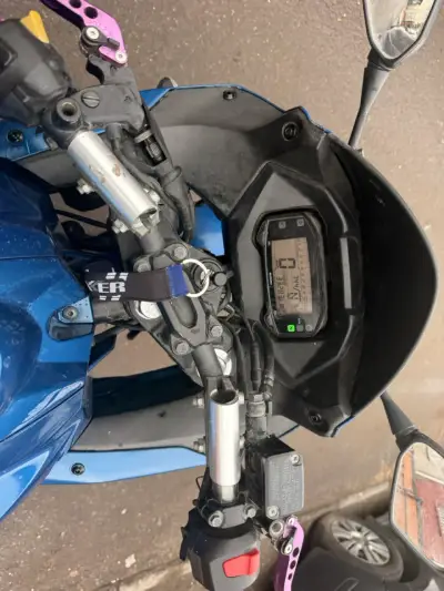 Moto Suzuki gsx150 2017 - miniatura 3