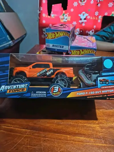 Camioneta de juguete Ford F-150 SVT Raptor Adventu - miniatura 1
