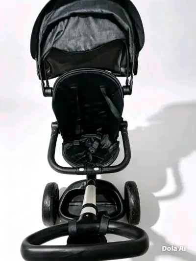 Coche de bebé Bebesit negro con capota ajustable - miniatura 1