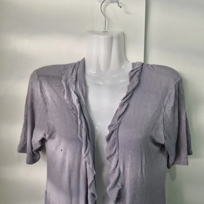 Cardigan gris claro con volantes - 1