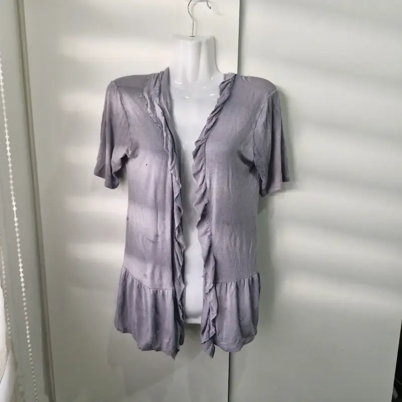 Cardigan gris claro con volantes - 2