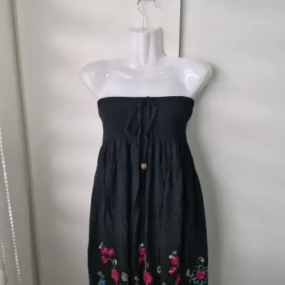 Vestido negro con bordado floral bohemio - miniatura 2
