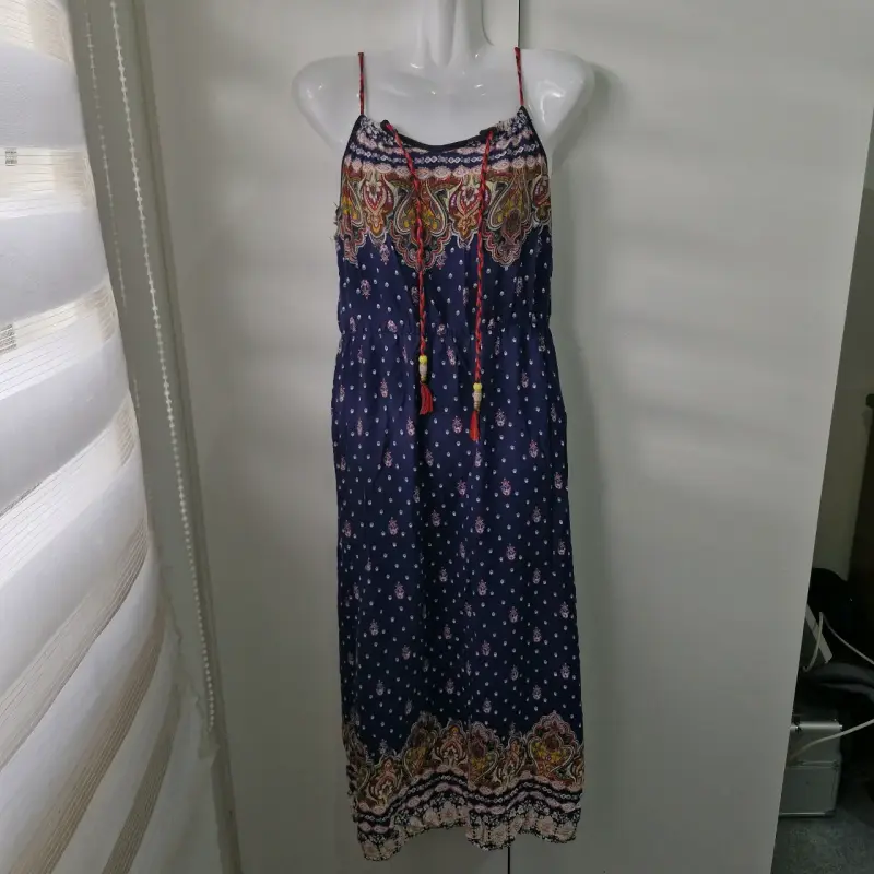 Vestido bohemio azul con estampado étnico - 1