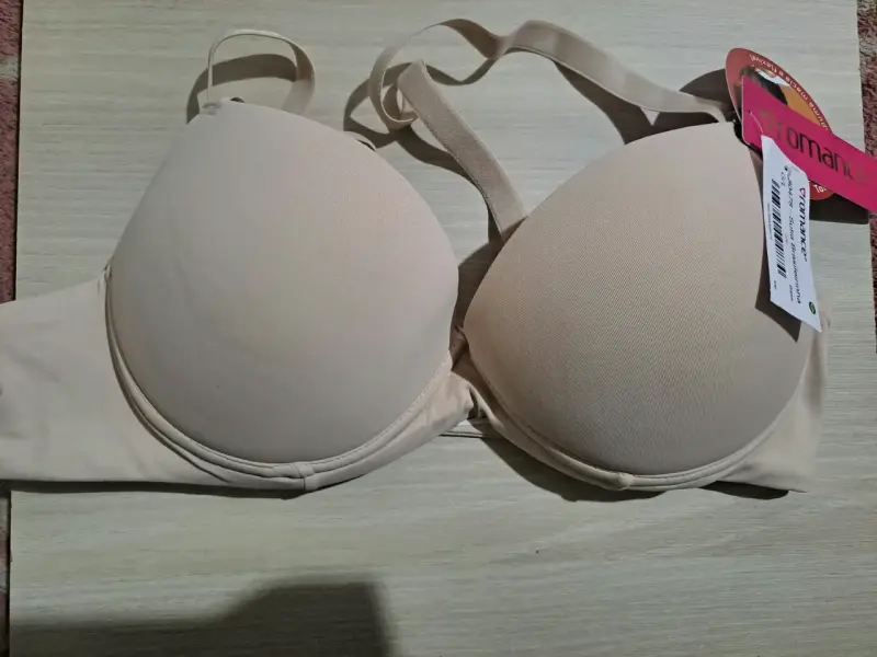 Sostén beige con relleno marca Romance