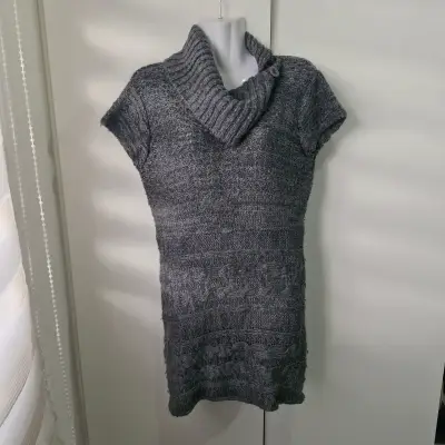Vestido de punto gris con cuello alto - miniatura 1