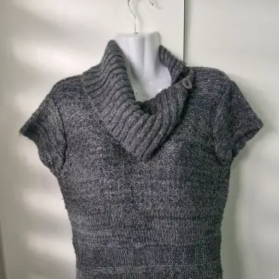 Vestido de punto gris con cuello alto - miniatura 3