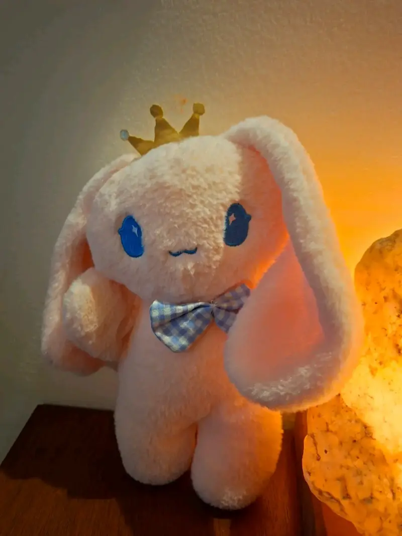 Peluche conejo con corona y moño azul - 1