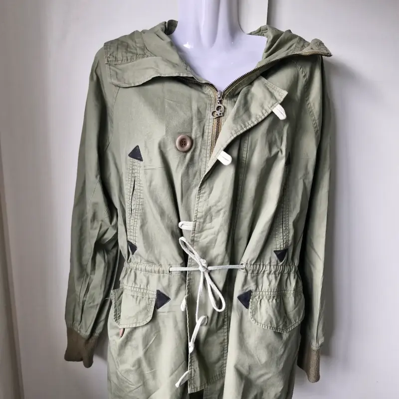 Parka verde militar con capucha y cierre - 2
