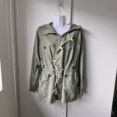 Parka verde militar con capucha y cierre - miniatura 3
