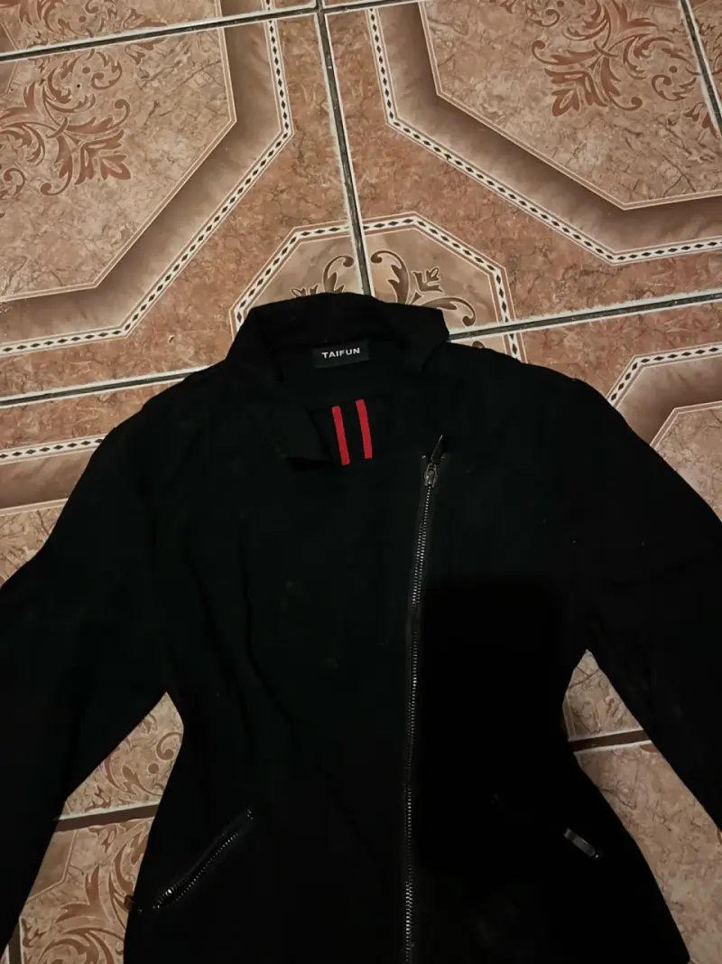 Chaqueta negra de mujer Taifun con cierre