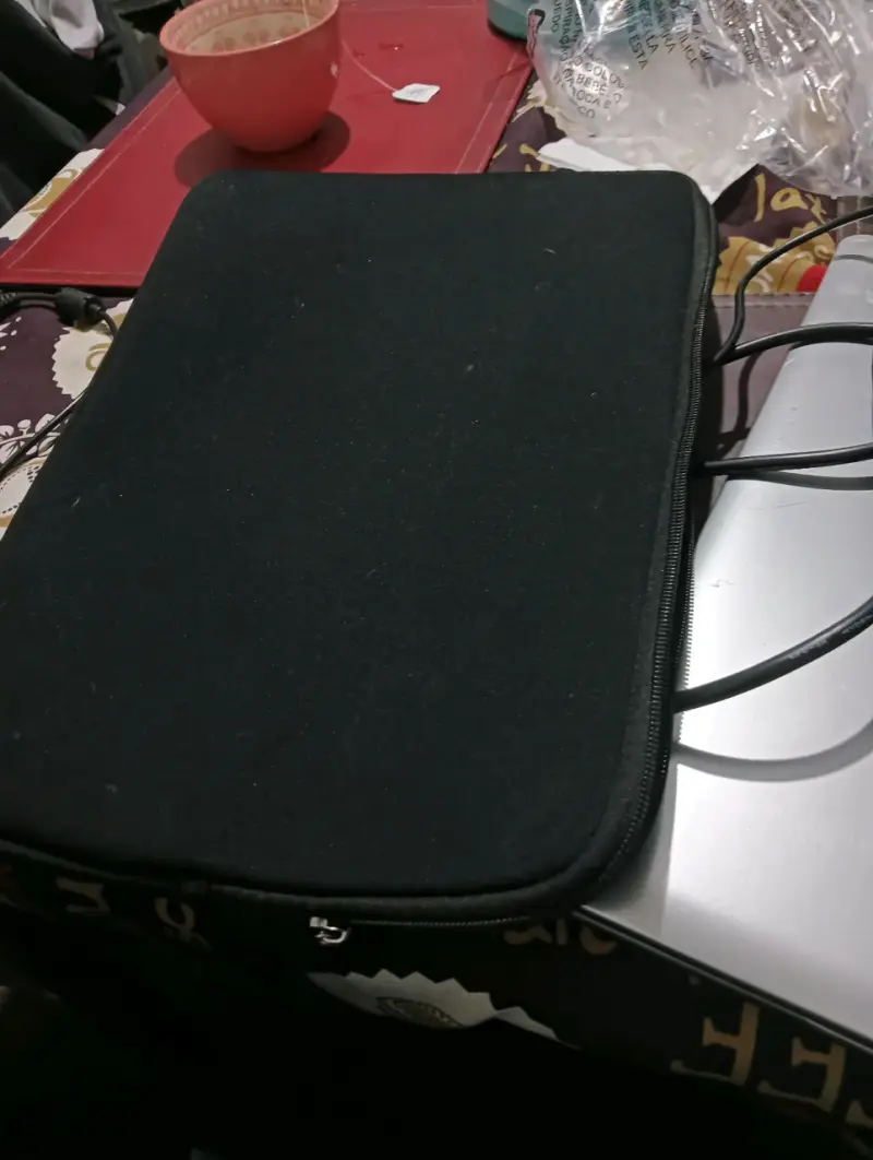 Laptop Samsung con Intel Pentium en buen estado - 2
