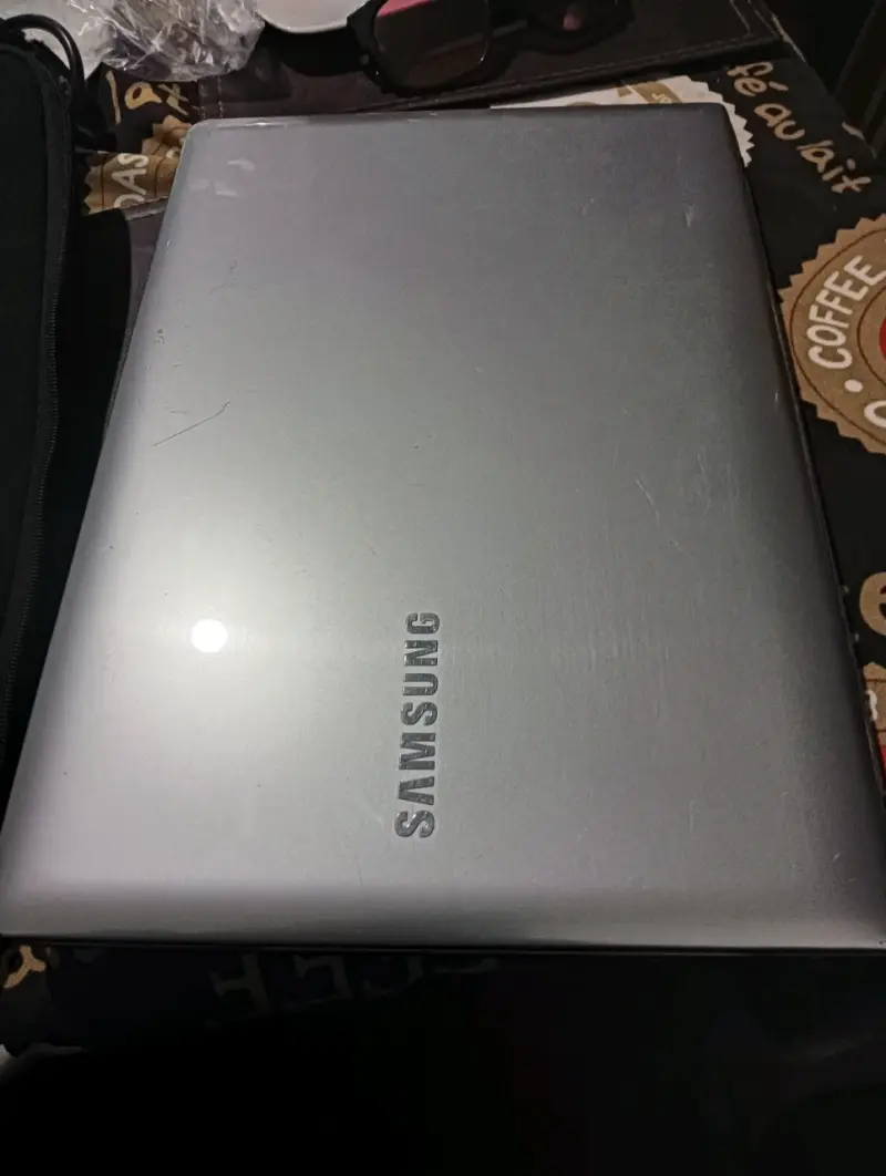 Laptop Samsung con Intel Pentium en buen estado - 3