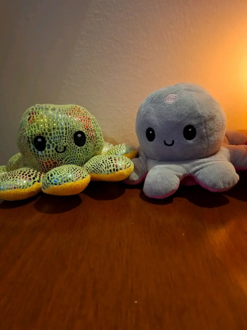 Pulpo de peluche reversible con caras cambiantes - 2
