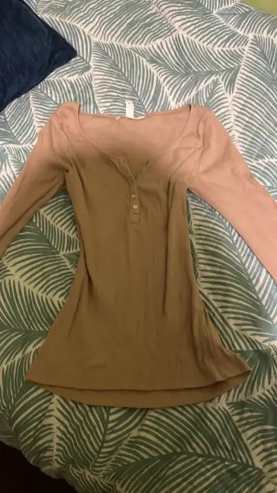 Polera manga larga beige para mujer - miniatura 1