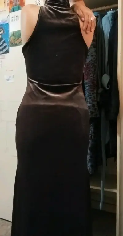 Vestido de noche marrón elegante - miniatura 4