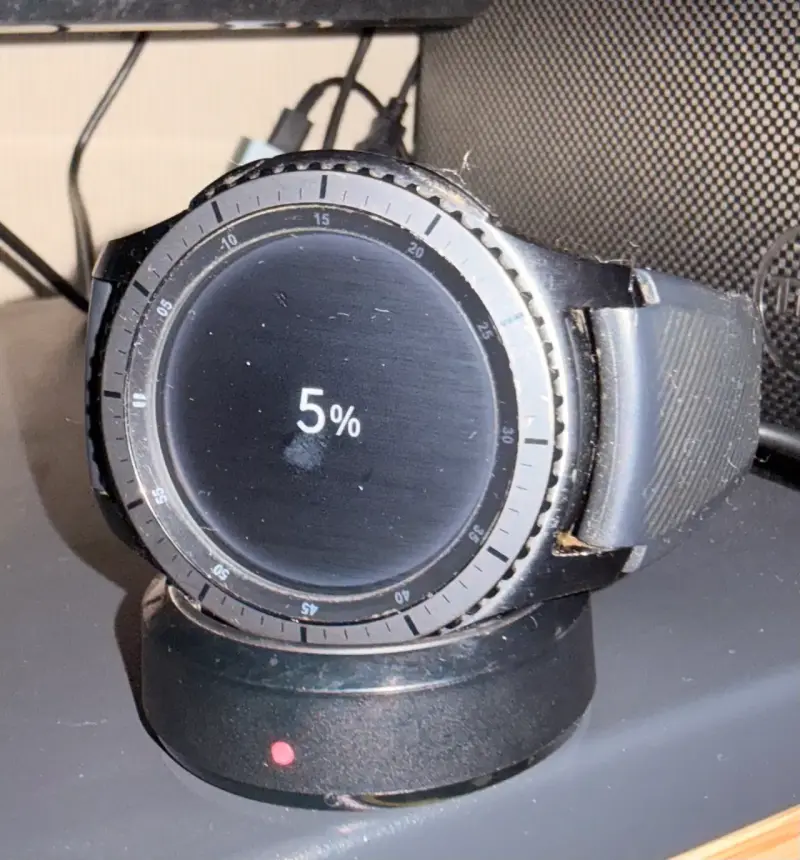 Smartwatch Samsung Gear S3 con cargador - 1