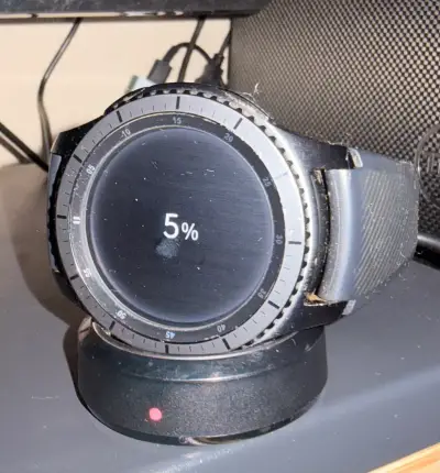 Smartwatch Samsung Gear S3 con cargador - miniatura 1
