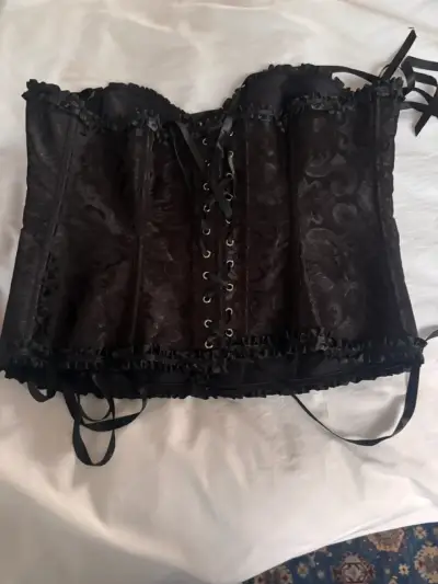 Corset negro con encaje y cintas ajustables - miniatura 1