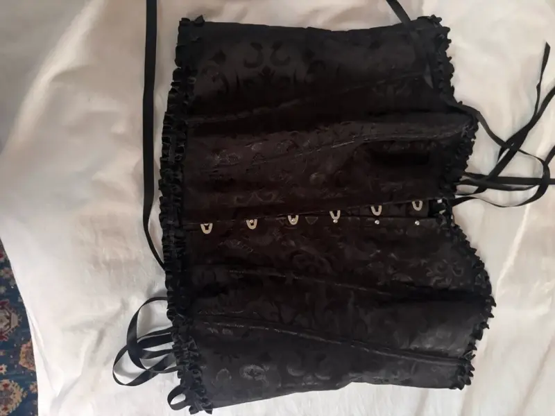 Corset negro con encaje y cintas ajustables - 2