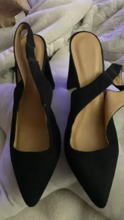Zapatos de tacón negro elegantes para mujer - miniatura 1
