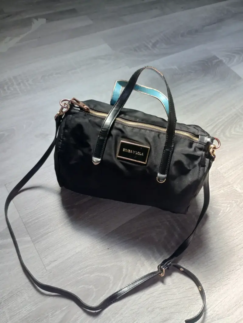 Bolso negro Bimba y Lola con correas de cuero - 2