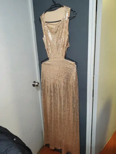 Vestido largo de lentejuelas doradas para fiesta - miniatura 2
