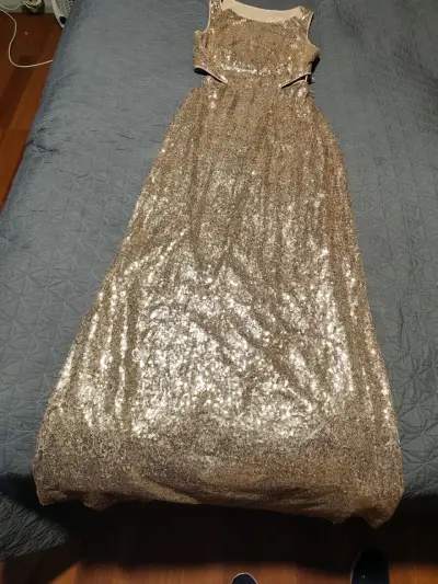 Vestido largo de lentejuelas doradas para fiesta - miniatura 3
