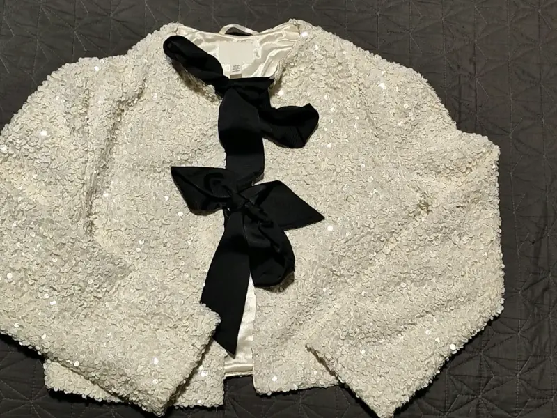 Chaqueta de lentejuelas blanca con lazo negro H&M - 1