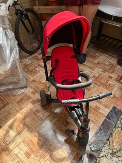 Triciclo para niños rojo con toldo - miniatura 2