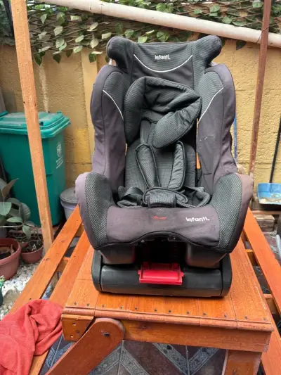 Silla de auto para bebé Infanti negra y baño - miniatura 4