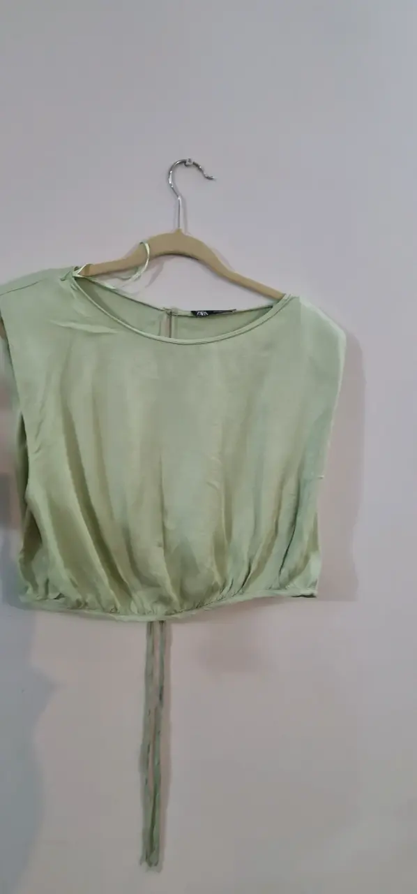 Blusa verde claro de mujer Zara con ajuste - 1