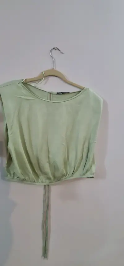 Blusa verde claro de mujer Zara con ajuste - miniatura 1